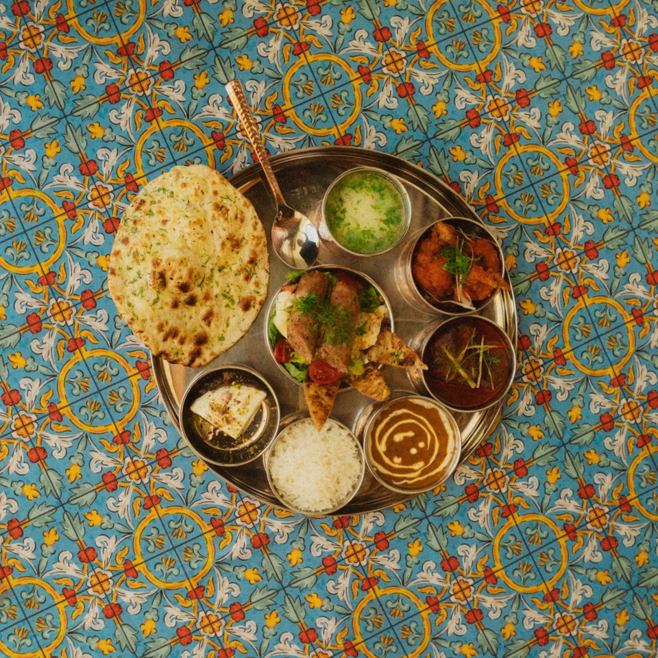 Weekend Thali Lunch à Marrakech : Rivayat by Chef Rohit Ghai lance une expérience culinaire indienne inédite